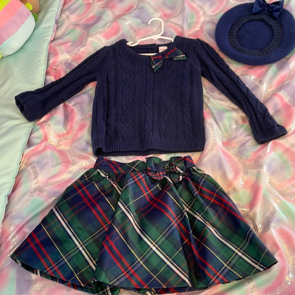 Girls size 6 holiday outfit with beret hat worn 1x smoke free home